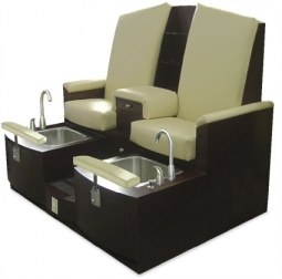 Clairmont Loveseat Pedicure